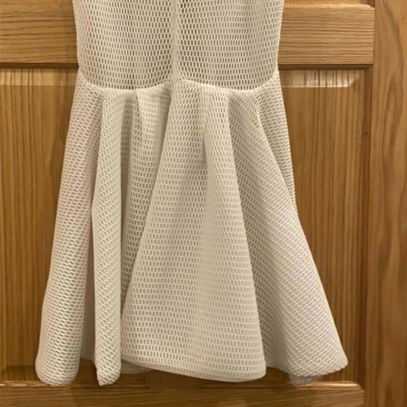 Issue New York Textured Fit & Flare Dress V-neck - Picture 10 of 15